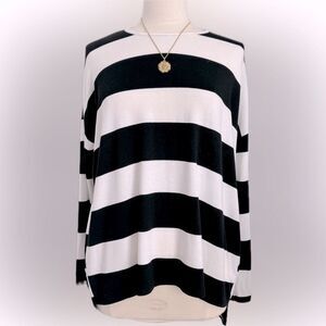 Timeless! Cherish black & white soft & flowy top!